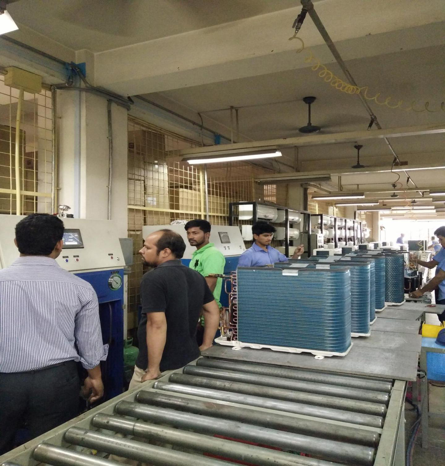 2018年11月20日美国SENGER空调公司驻孟加拉工厂考察团到我司现场技术交流会议,并取得圆满成功,目前相关设备已于投入正常使用。